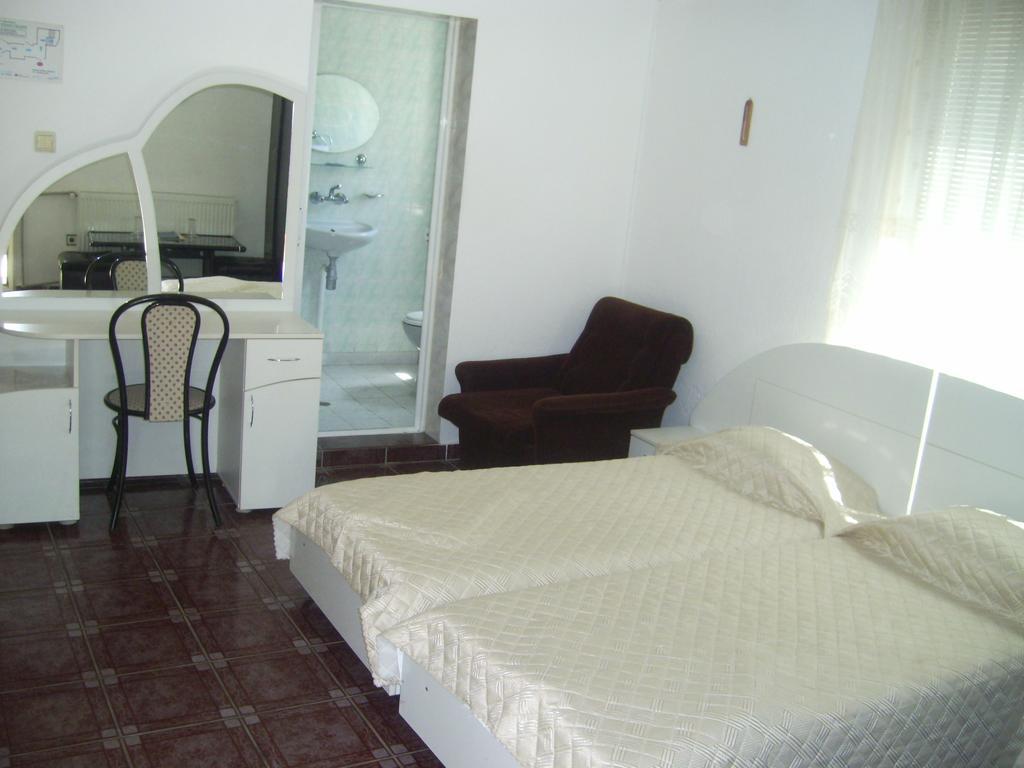 Family Hotel George Svilengrad Buitenkant foto