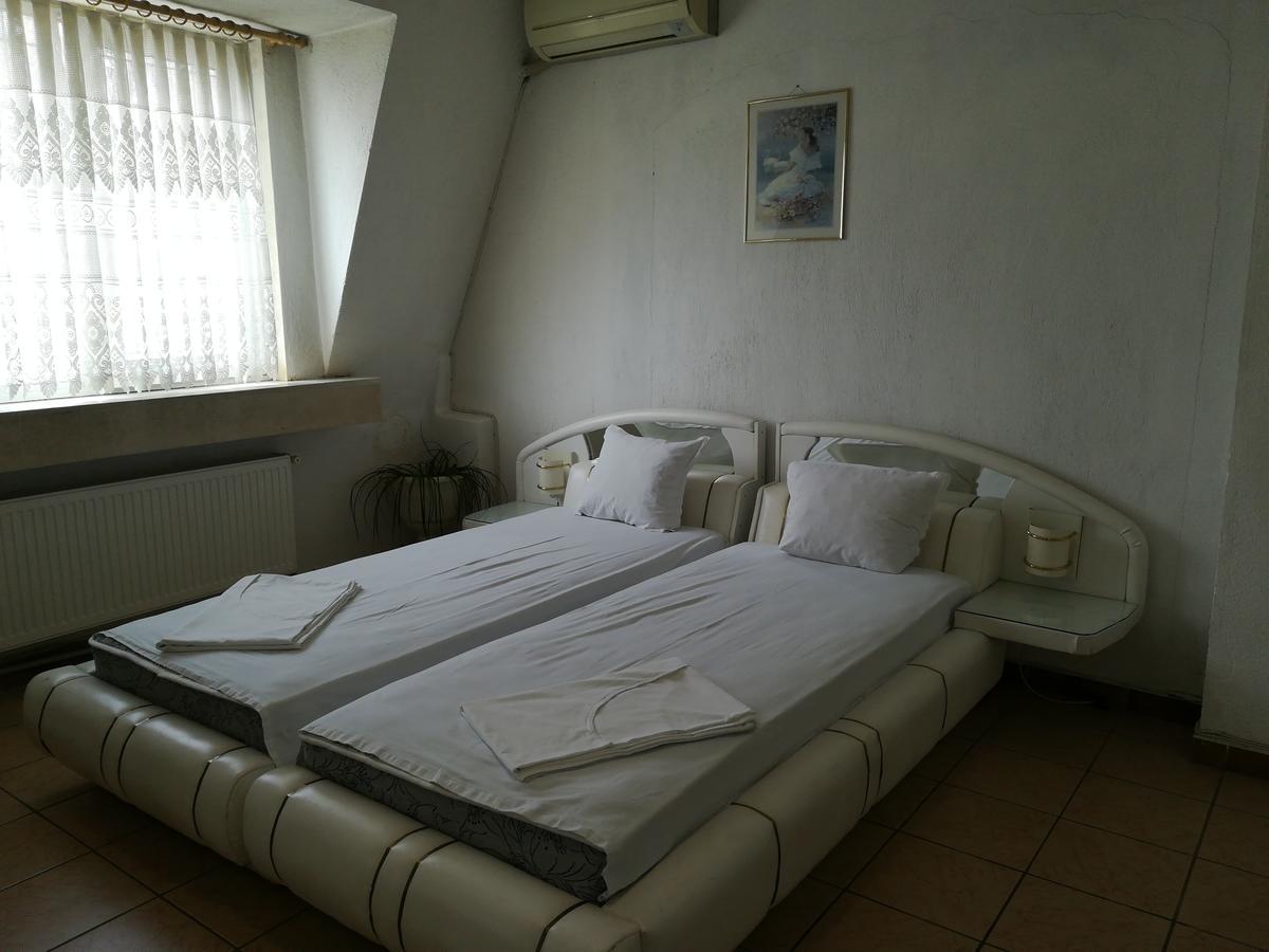 Family Hotel George Svilengrad Buitenkant foto