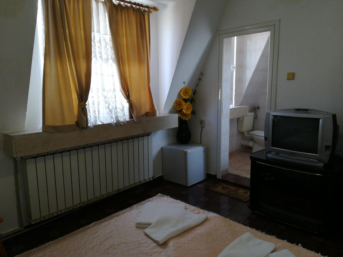 Family Hotel George Svilengrad Buitenkant foto