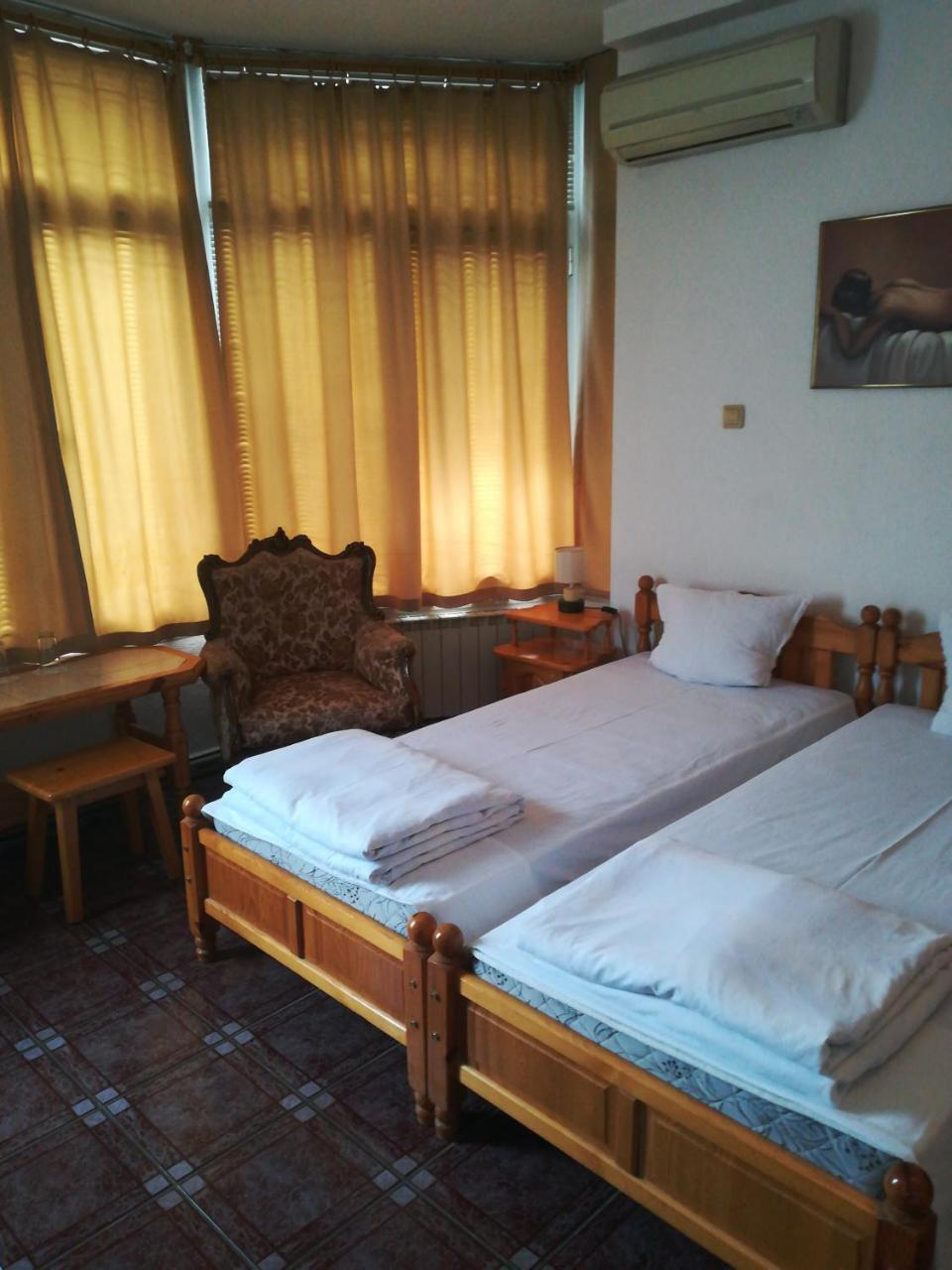 Family Hotel George Svilengrad Buitenkant foto